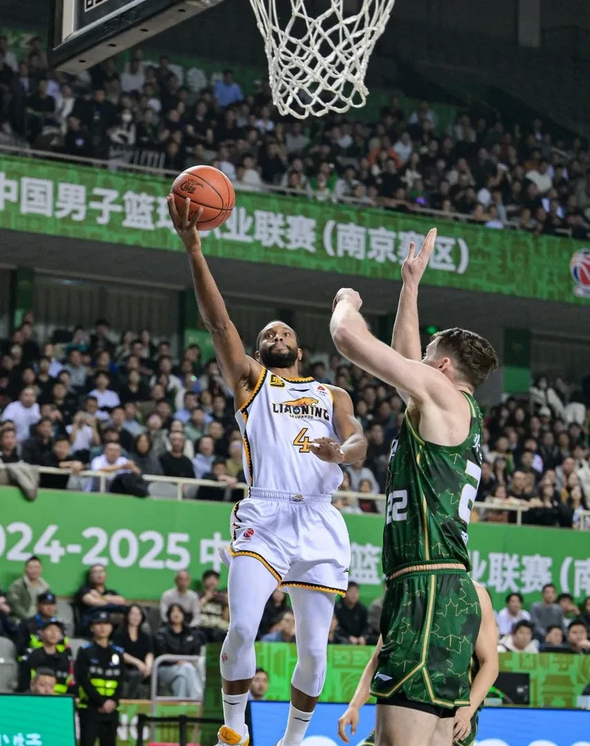 关于莱比锡清晨内部沟通，志在CBA季后赛名次提升，媒体盛赞，临场指挥获称赞的信息